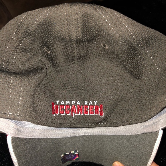 Tampa bay buccaneers medium-large fitted hat - Picture 2 of 2